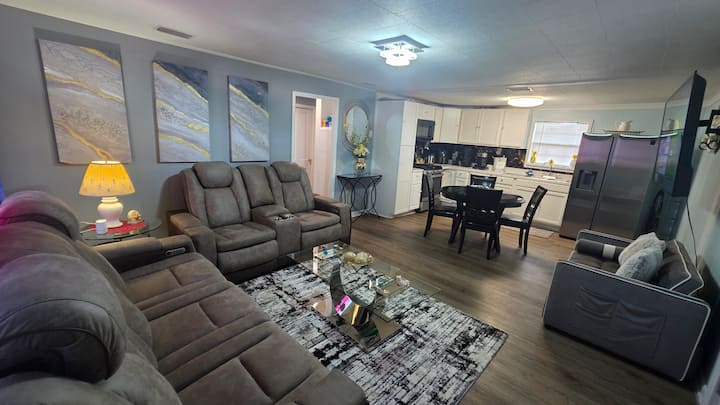 Sunset Serenity | Cozy Home 20 Min To Beach - Panama City, FL