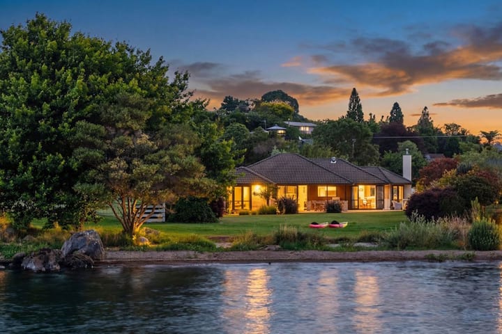 "Wai Ata" Our Newest Addition On The Lakefront - Rotorua