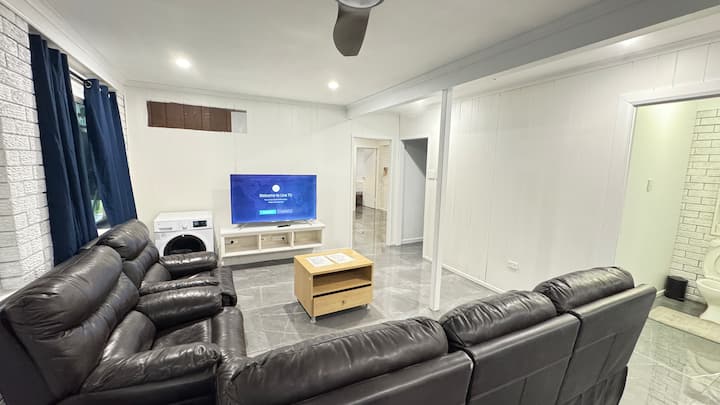 Pool House With 3 Bdr 2 A/c - Logan City