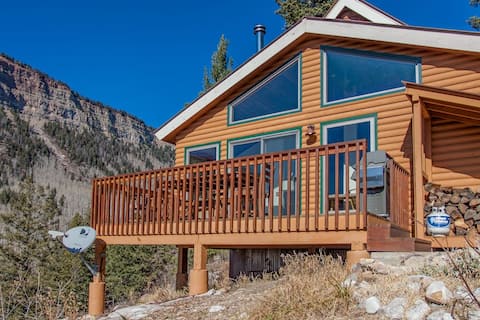 2BR Mountainview | WoodStove | Balcony | W/D