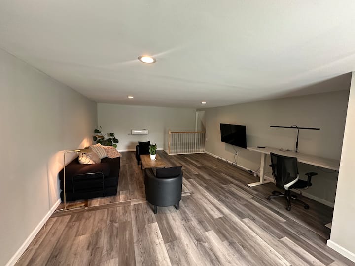 Cozy Backyard Barn House - Marietta, GA