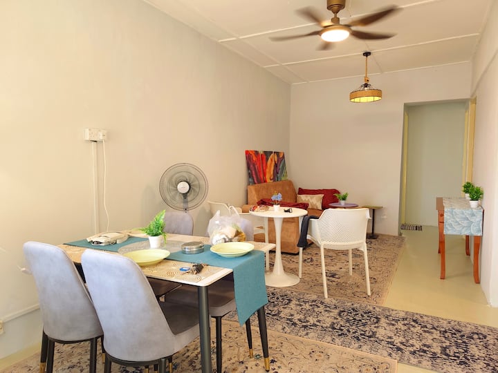 Cozy 3 Bedroom Flat (Walk Up, Corner Unit Privacy) - Mantin