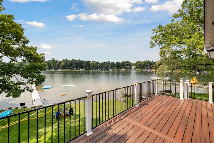 Spacious Lakeside Home - Pontiac, MI