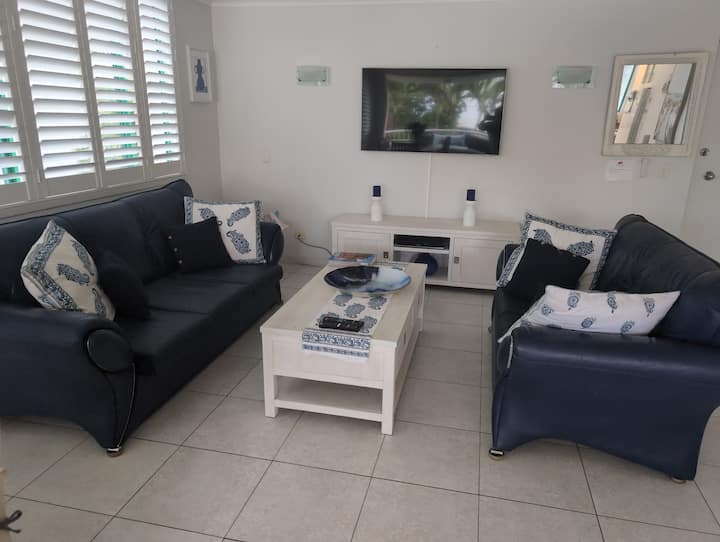 Ocean View Beach Apartment - Mooloolaba