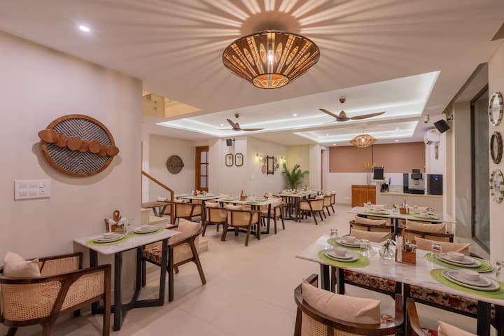 Dining area image 1