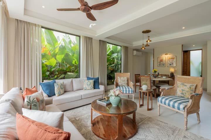 Living room image 6