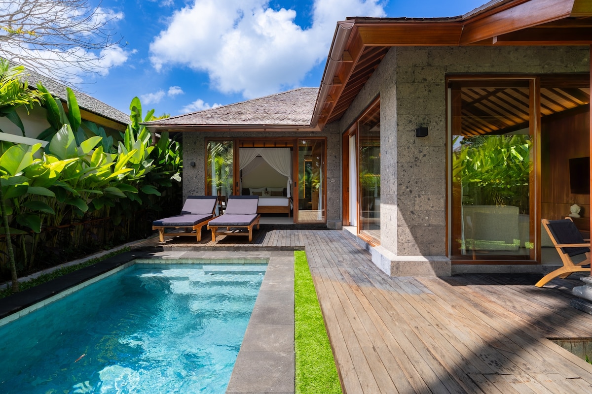 Villa in Ubud · ★4.2 · 1 bedroom · 1 bed · 1.5 private baths รายการ Airbnb เปรียบเทียบ