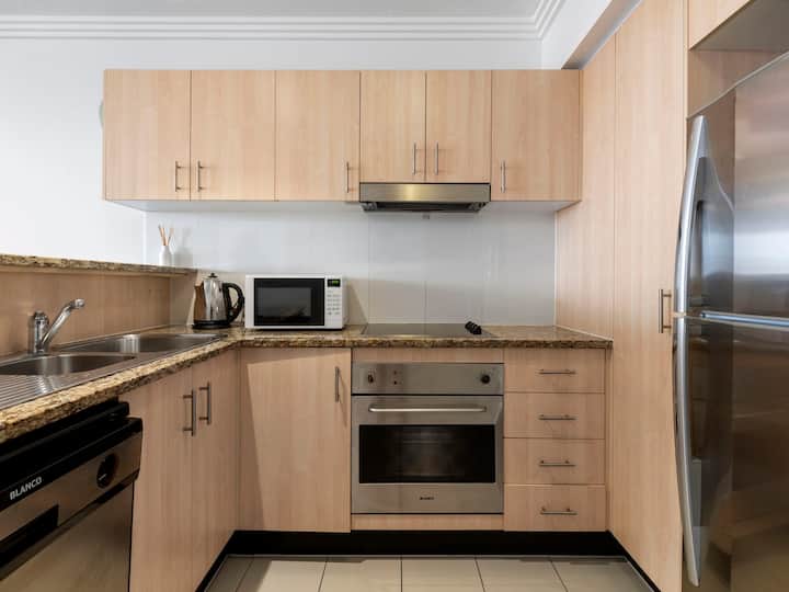 Aqualine 2br - 2 Ensuites - Parklands & Pool - Gold Coast