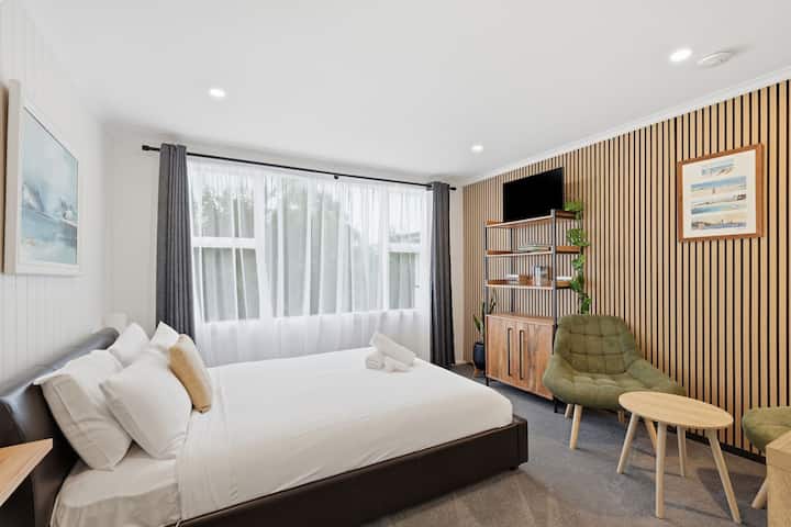 Airport Studio Retreat - Cambridge