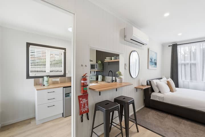 Airport Studio Retreat - Hobart