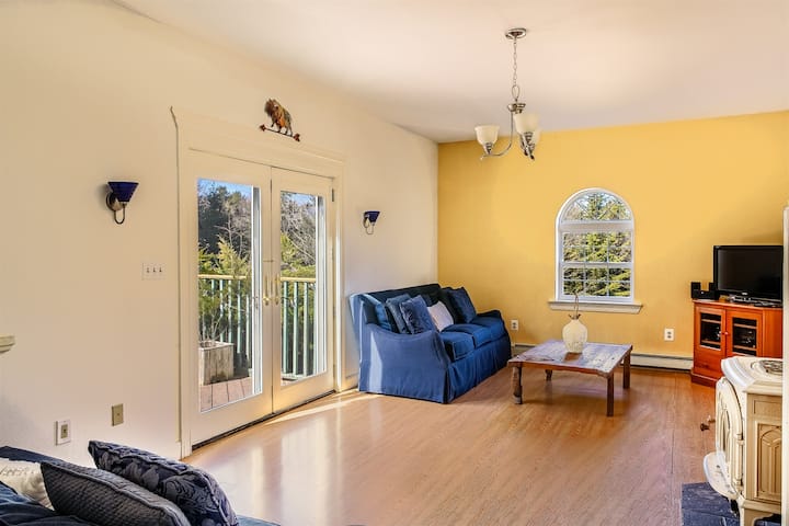 Spacious Private Estate: Hot Tub, Pets & Fire Pit - Bar Harbor, ME