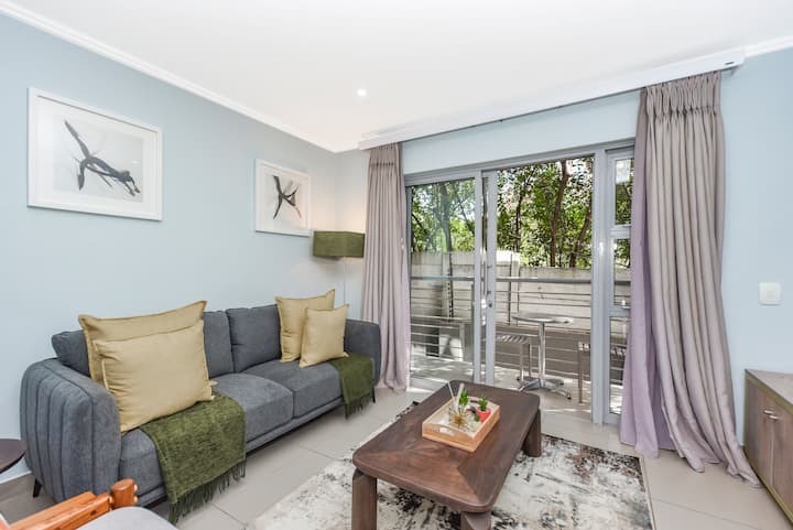 Contemporary Sandton Luxury Stay - Randburg