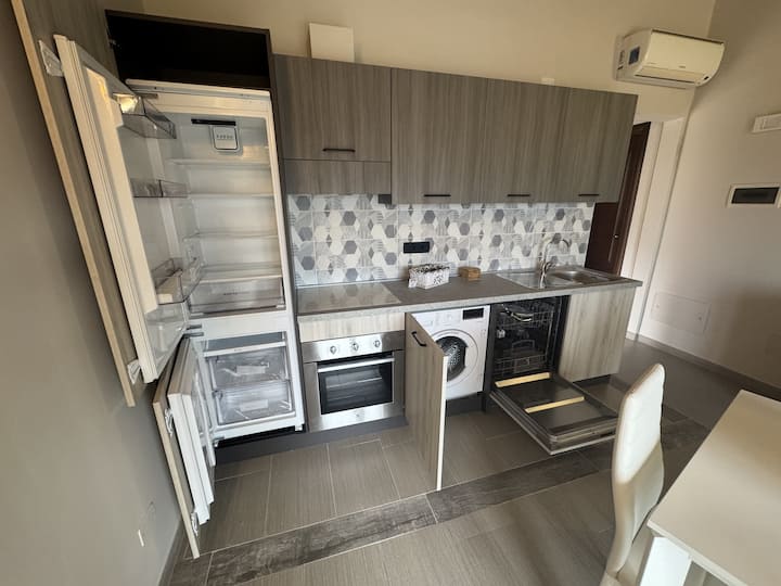 Appartamento In Villa Vista Mare - 150mt Spiaggia - Imperia