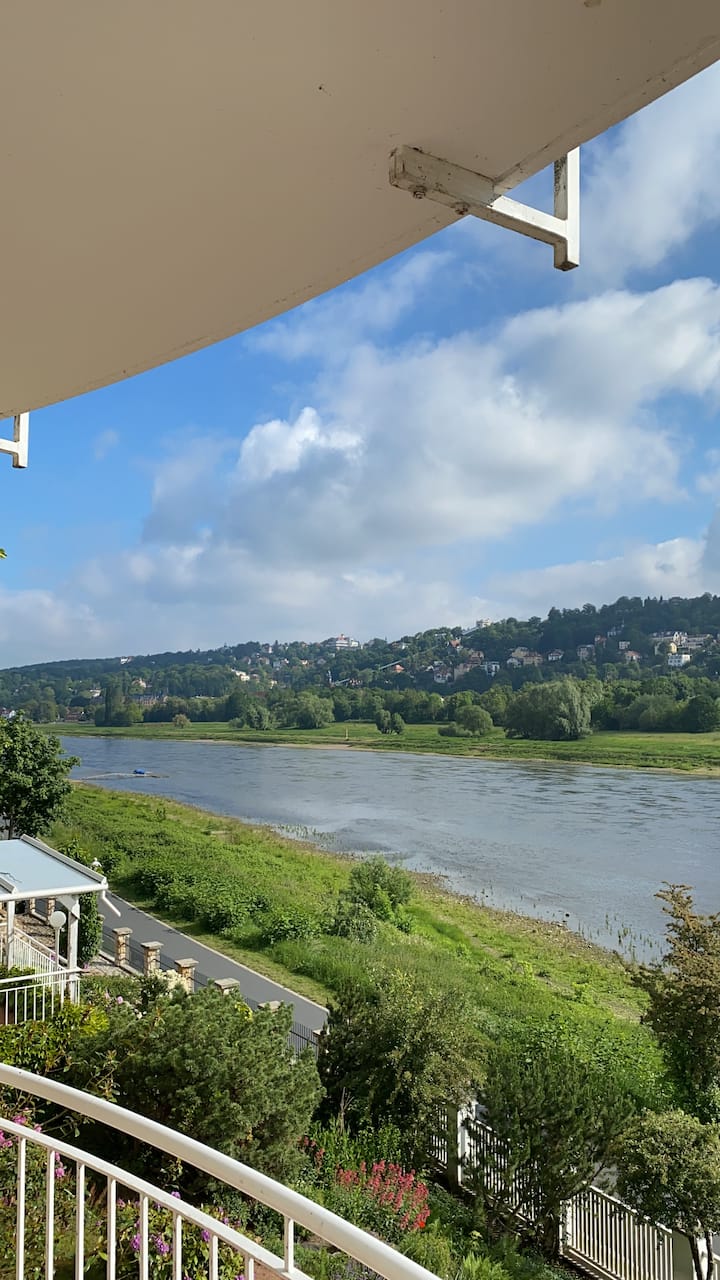 Traum-lage Direkt An Der Elbe In Dresden - Radeberg