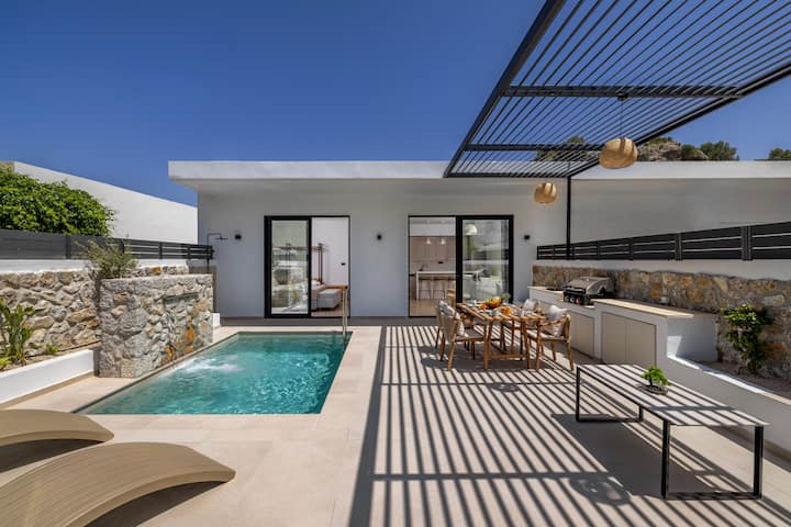 Delta Exclusive Pool Suite 1 - Griechenland