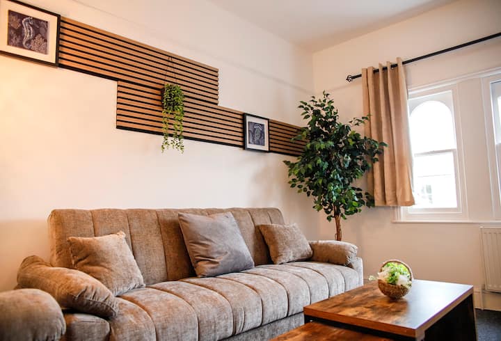 Heart Of City Flat 3 Bedrooms, 7 Beds - Eastbourne