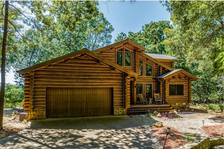 Waterfront Cabin Retreat, Oklahoma - Spavinaw Lake, OK