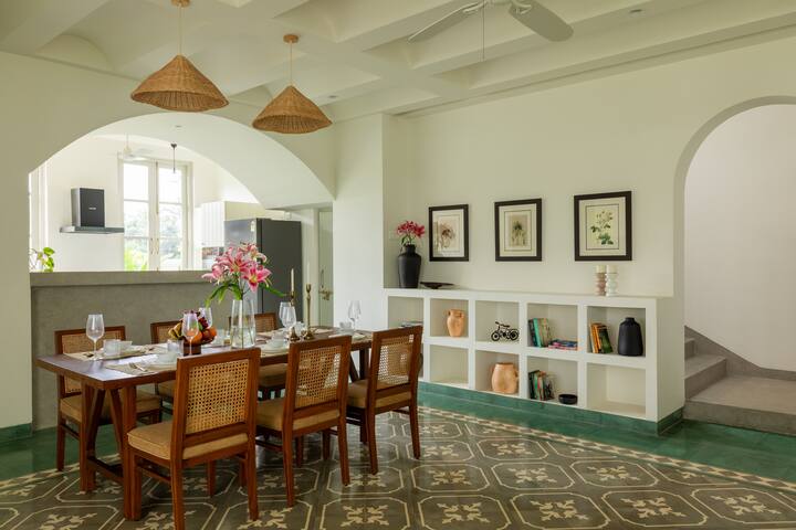 Dining area image 1