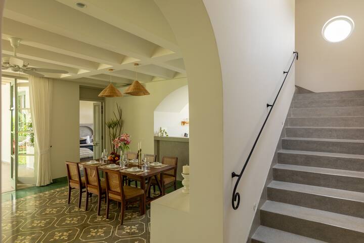 Dining area image 2