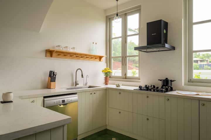 Full kitchen image 1