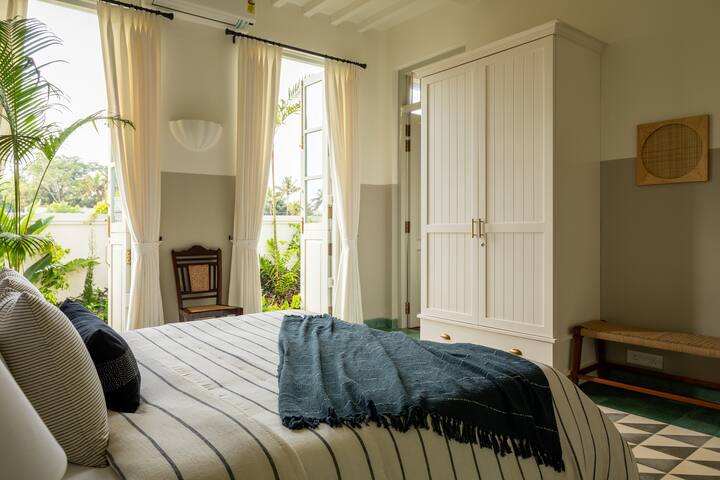 Bedroom 1 image 2