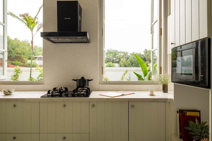 Full kitchen image 2