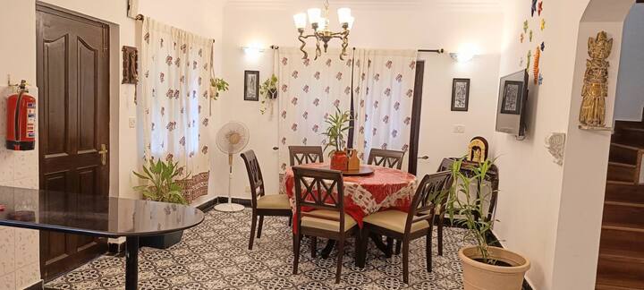 Dining area image 1