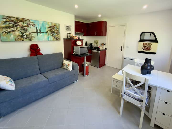 Appartement Indépendant Dans Une Villa - Coura