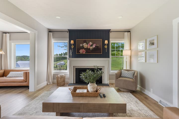 Newly Renovated Farmhouse On A Blueberry Farm - Bolivar, OH
