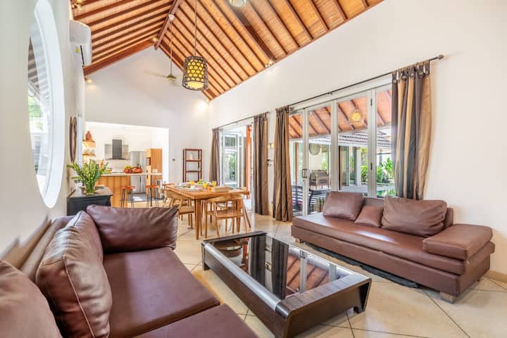 Spacious 4br Family Villa With Private Pool - Bali