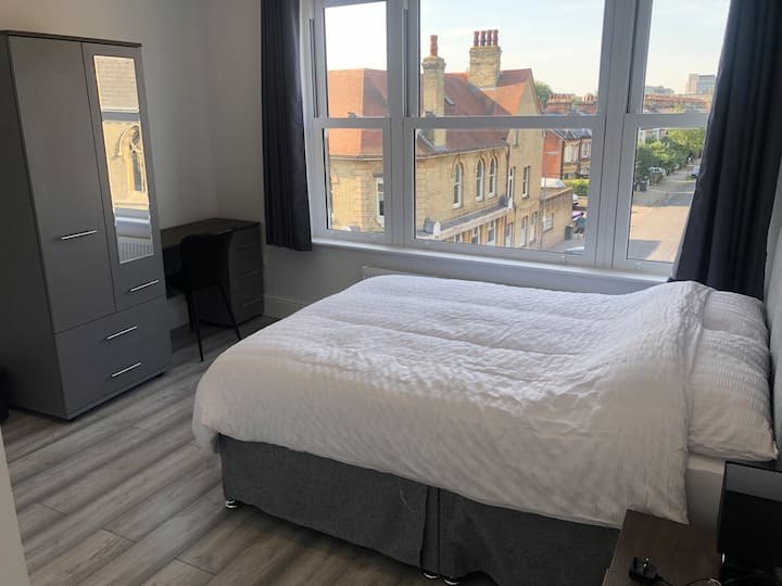 Stylish Large En Suite 5 Mins From Station - Cambrige (UK)