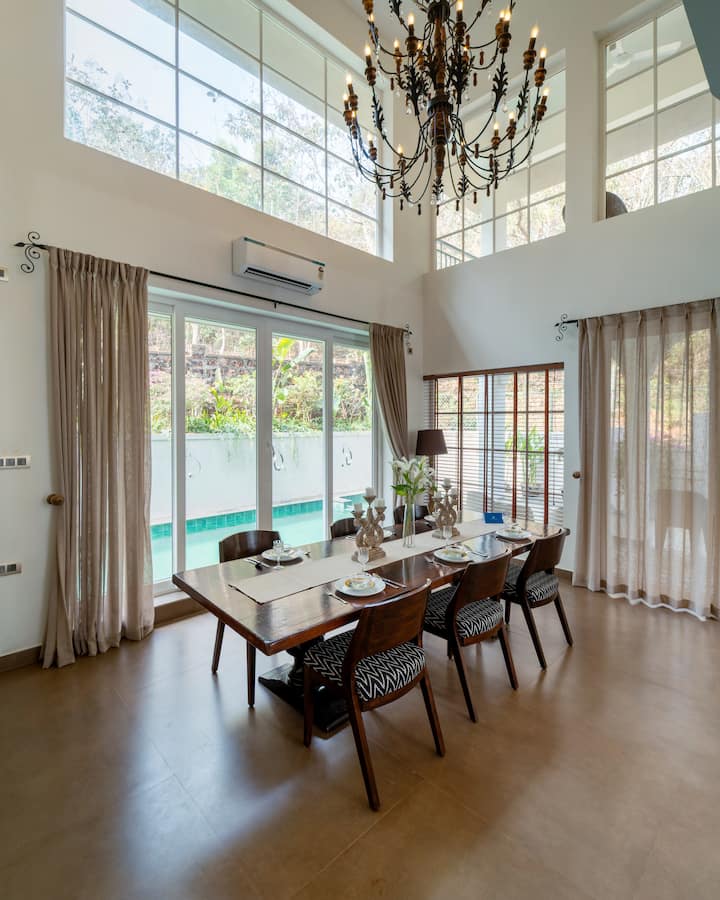 Dining area image 2