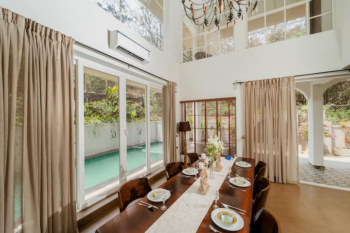 Dining area image 1