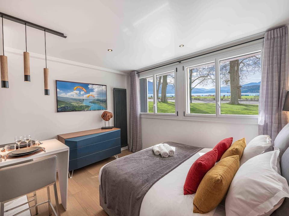 Le 5 Albigny · Studio de Luxe Bord du Lac — photo 1