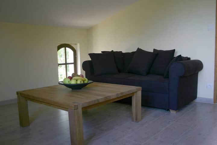 Appartement Dans Une Maison Vigneronne à L'étage - Sigean