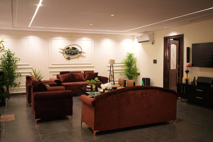 Hestia Bnb | Open Jacuzzi, Terrace Cinema & Bar | - Delhi