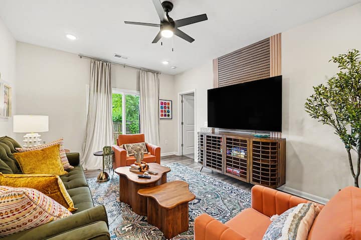 Stylish 2 Bedroom Duplex | Garage + Fast Wi-fi - Hamilton, OH