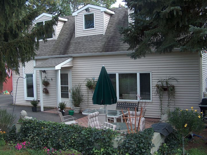 Cottage Home With Dog Door And Fenced In Dog Run - New Brunswick, NJ