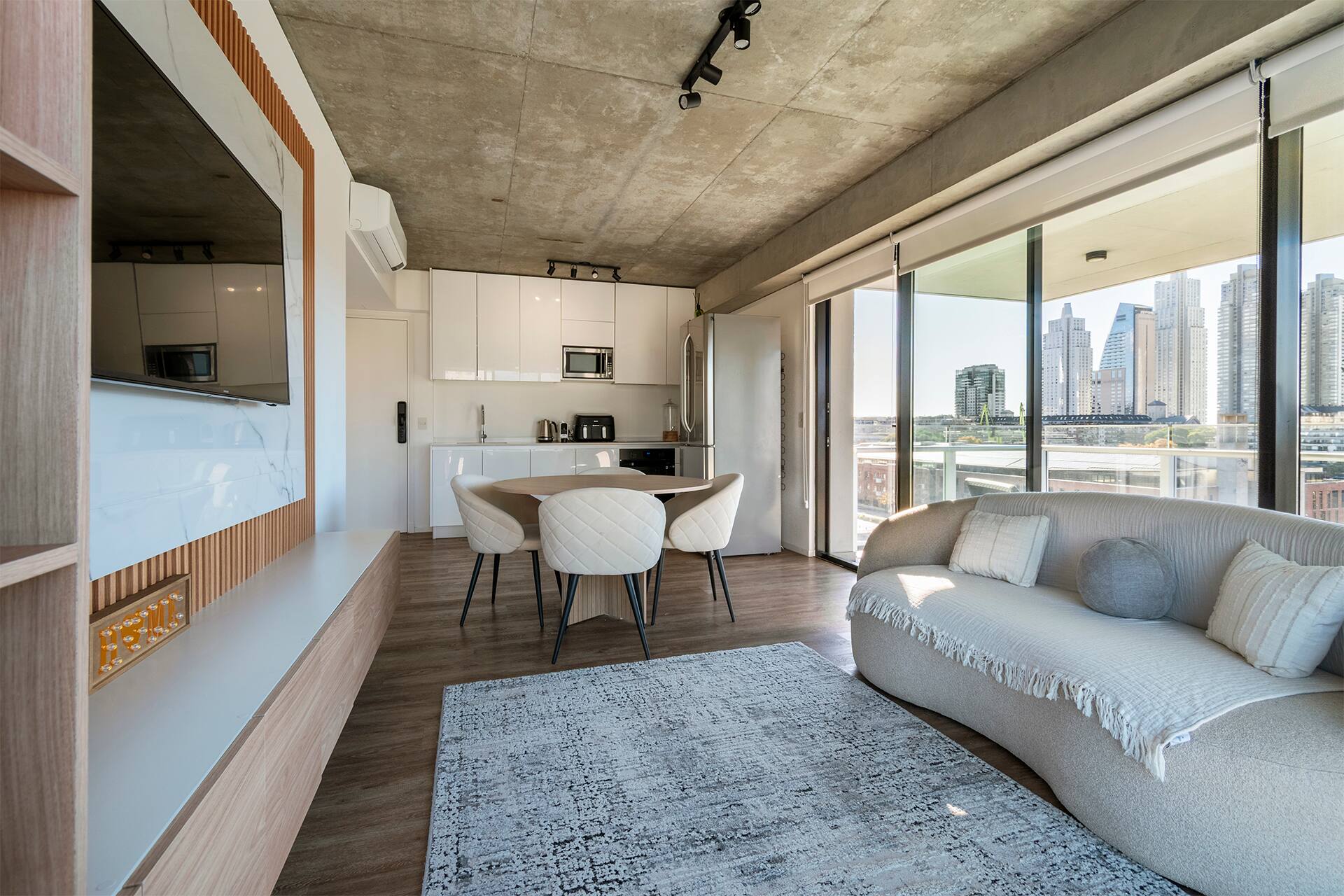 Puerto Madero, river skyline views