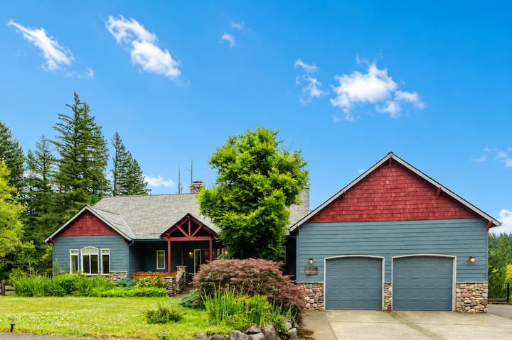 Close-in Acreage Estate - Washougal, WA