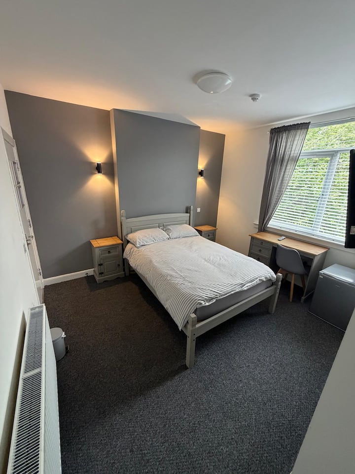 173 3dbl Ensuite Room Kirkcaldy. Fab For Edinburgh - Kirkcaldy
