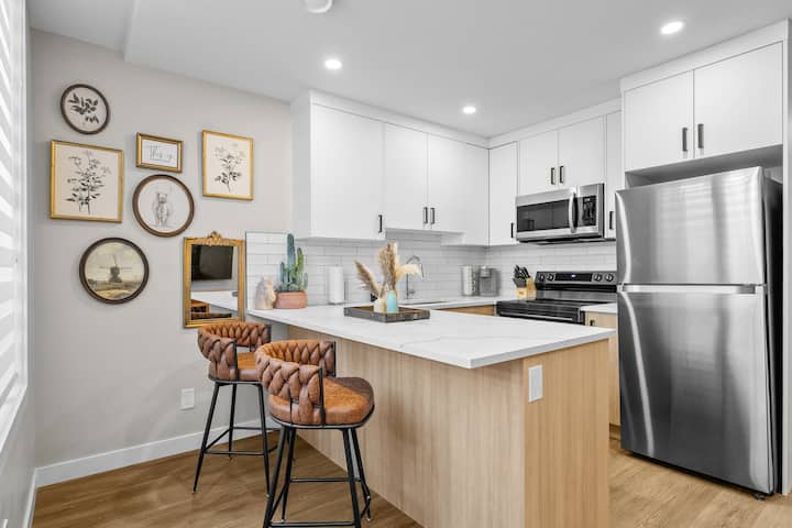 King Bed | Min To Uofc | New - Calgary