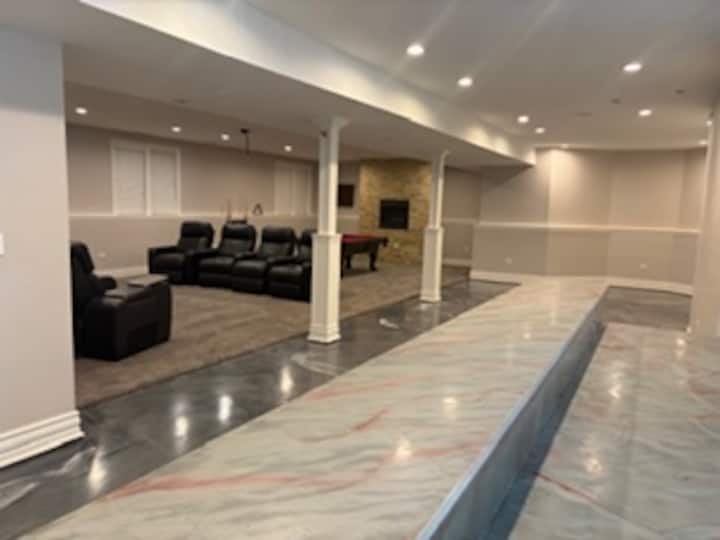 Luxury Mansion Minutes From Downtown Chicago - Brookfield Zoo, Brookfield