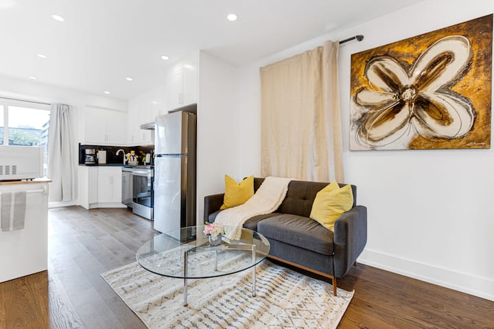 Cozy New Stay | Near Ttc & Downtown Toronto - Toronto