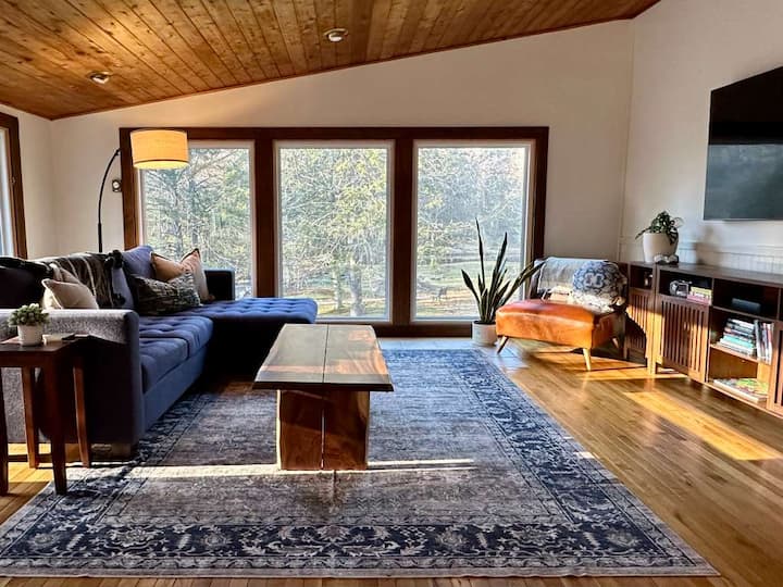Kaaterskill Pines Mountain Retreat On 7+ Acres - Tannersville, NY