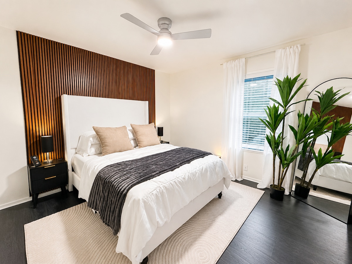 Stylish East Austin Casita Sleeps 6+ Courtyard