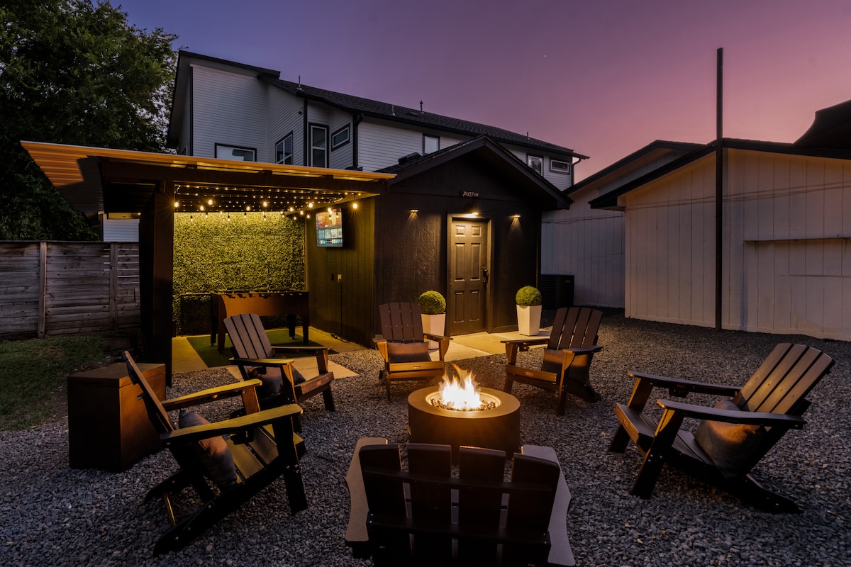 Stylish East Austin Casita Sleeps 6+ Courtyard