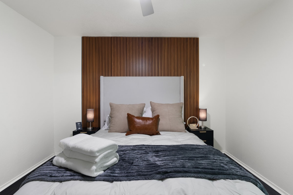Stylish East Austin Casita Sleeps 6+ Courtyard
