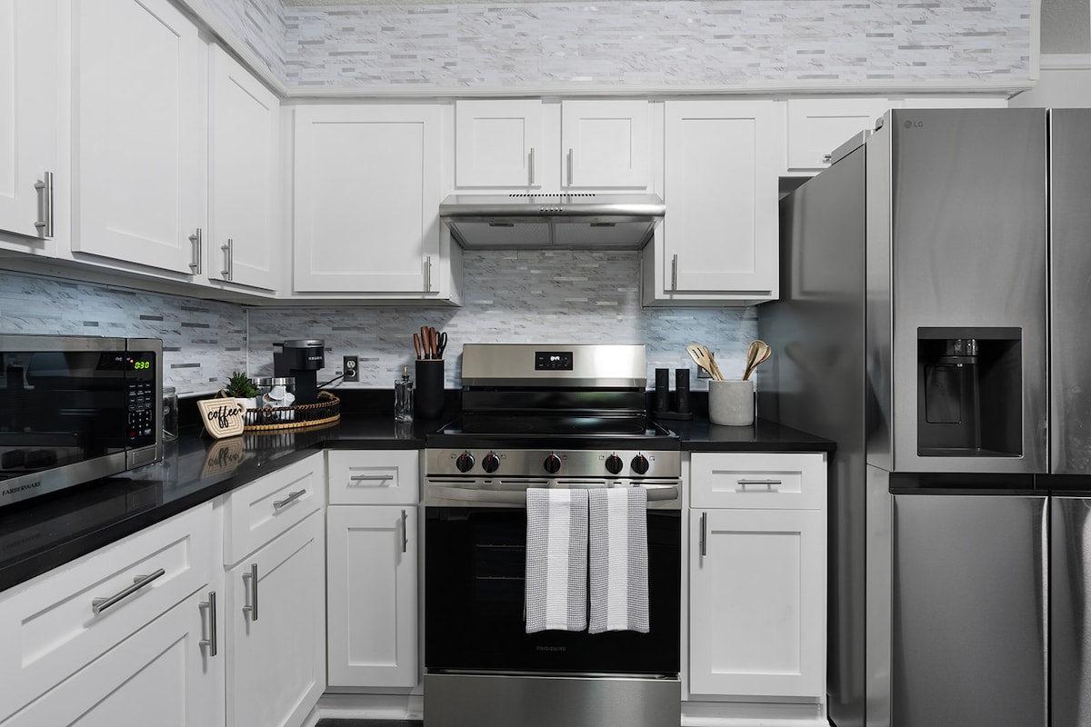 Stylish East Austin Casita Sleeps 6+ Courtyard