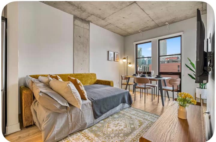 Chic Pet-friendly Montréal Stay | Central & Cozy - Brossard